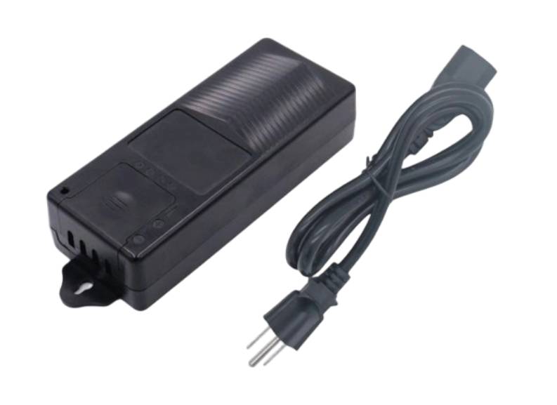 Fuente de poder EPCOM Powerline PS-12-DC-4C, indicador LED de alimentación